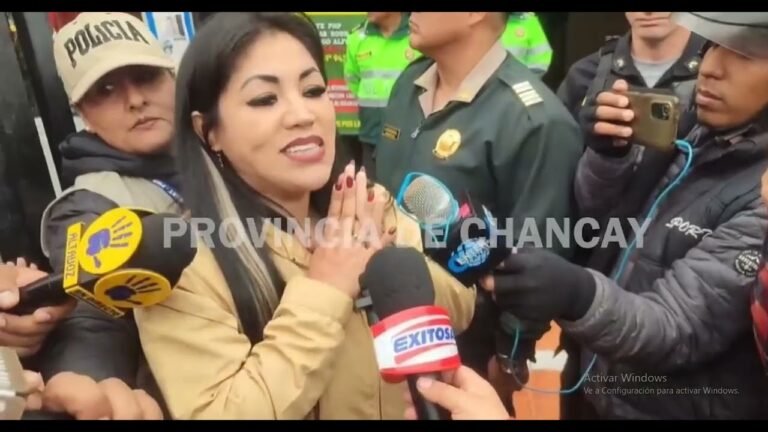 CONGRESISTA FUJIMORISTA, VIVIAN OLIVOS ENVÍA BESOS A PERIODISTA Y LLAMA GENTUSA A VECINOS DE CHANCAY