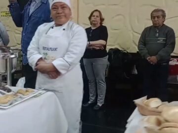 Carlos Bruce (Alcalde de Santiago de Surco) en la ceremonia de lanzamiento del Desayuno Surcano