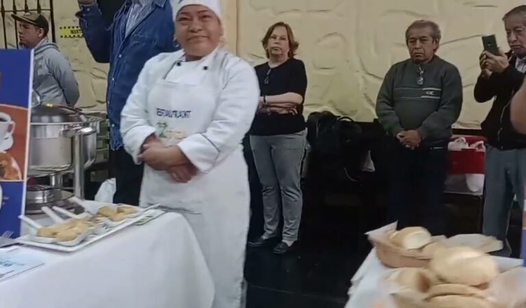 Carlos Bruce (Alcalde de Santiago de Surco) en la ceremonia de lanzamiento del Desayuno Surcano