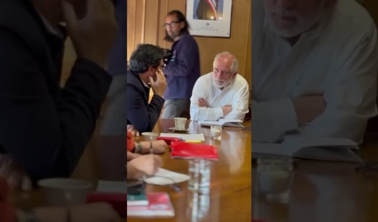 Reunión con el ministro de Vivienda, Carlos Montes, para avances en vivienda social en Recoleta🏘️.