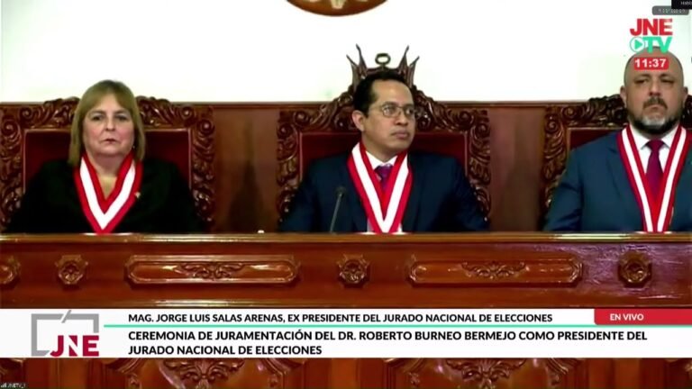 Ceremonia de juramentación del Dr. Roberto Rolando Burneo Bermejo como Presidente del JNE