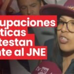 Agrupaciones políticas protestan frente al JNE en último día de plazo para inscripción electoral